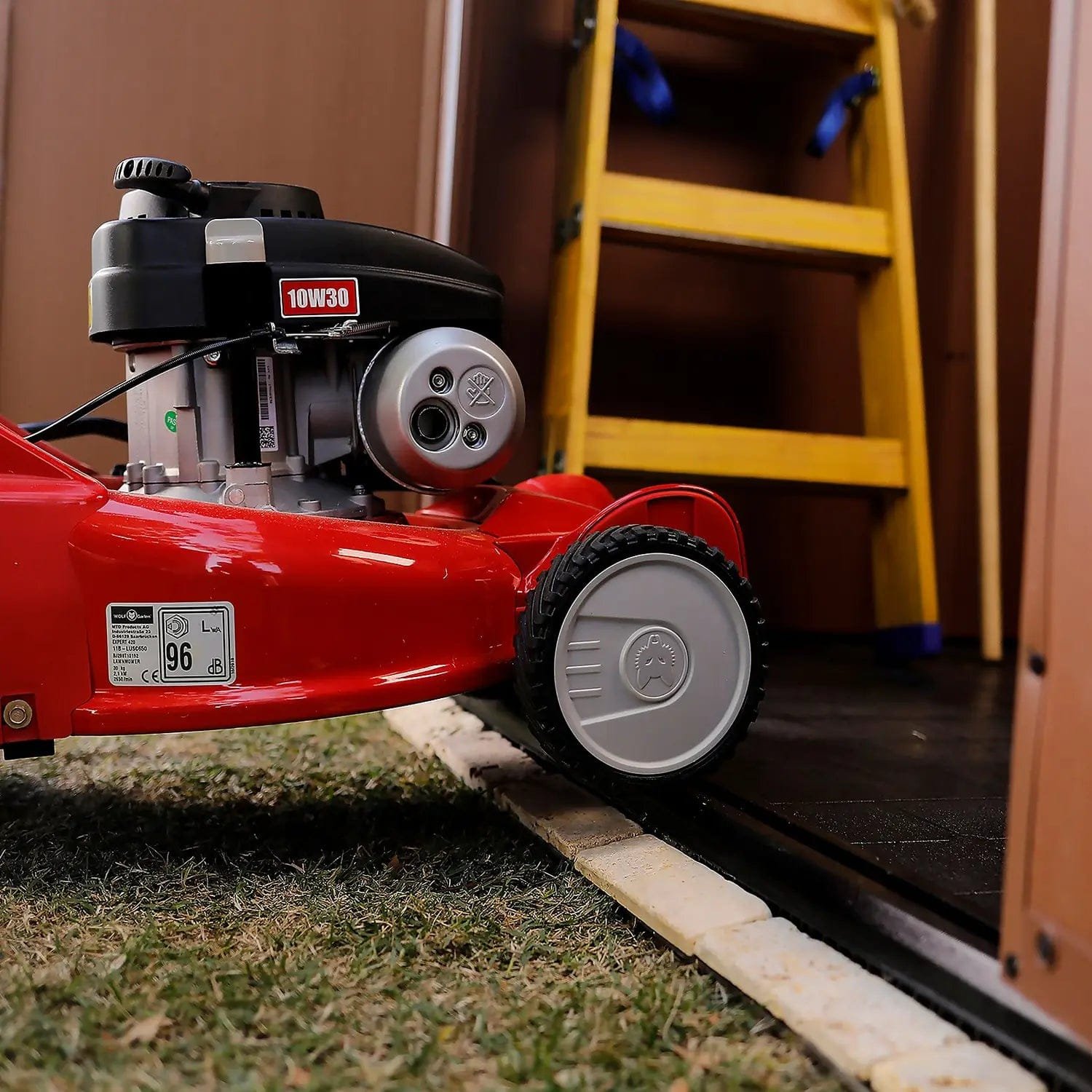 Keter Darwin 8×6 ft Apex Plastic 2 door Shed with floor & 1 window - Image 4